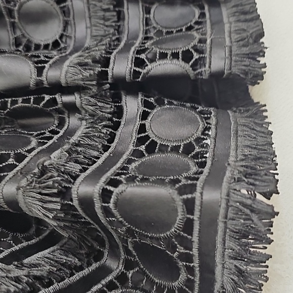 Nwot Badgley Mischka Black/White Off Shoulder Fringed Shortsleeve Ruffle Dress - Picture 15 of 17